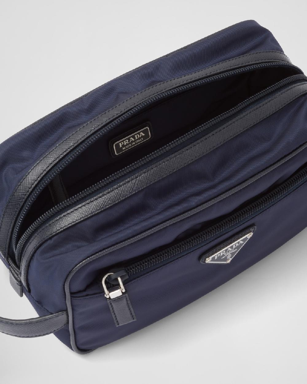 Prada Pouch de viaje de Re-Nylon y piel Saffiano Ofertas de temporada