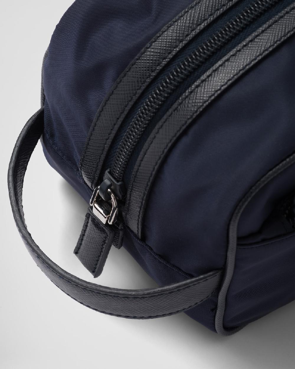Prada Pouch de viaje de Re-Nylon y piel Saffiano Ofertas de temporada
