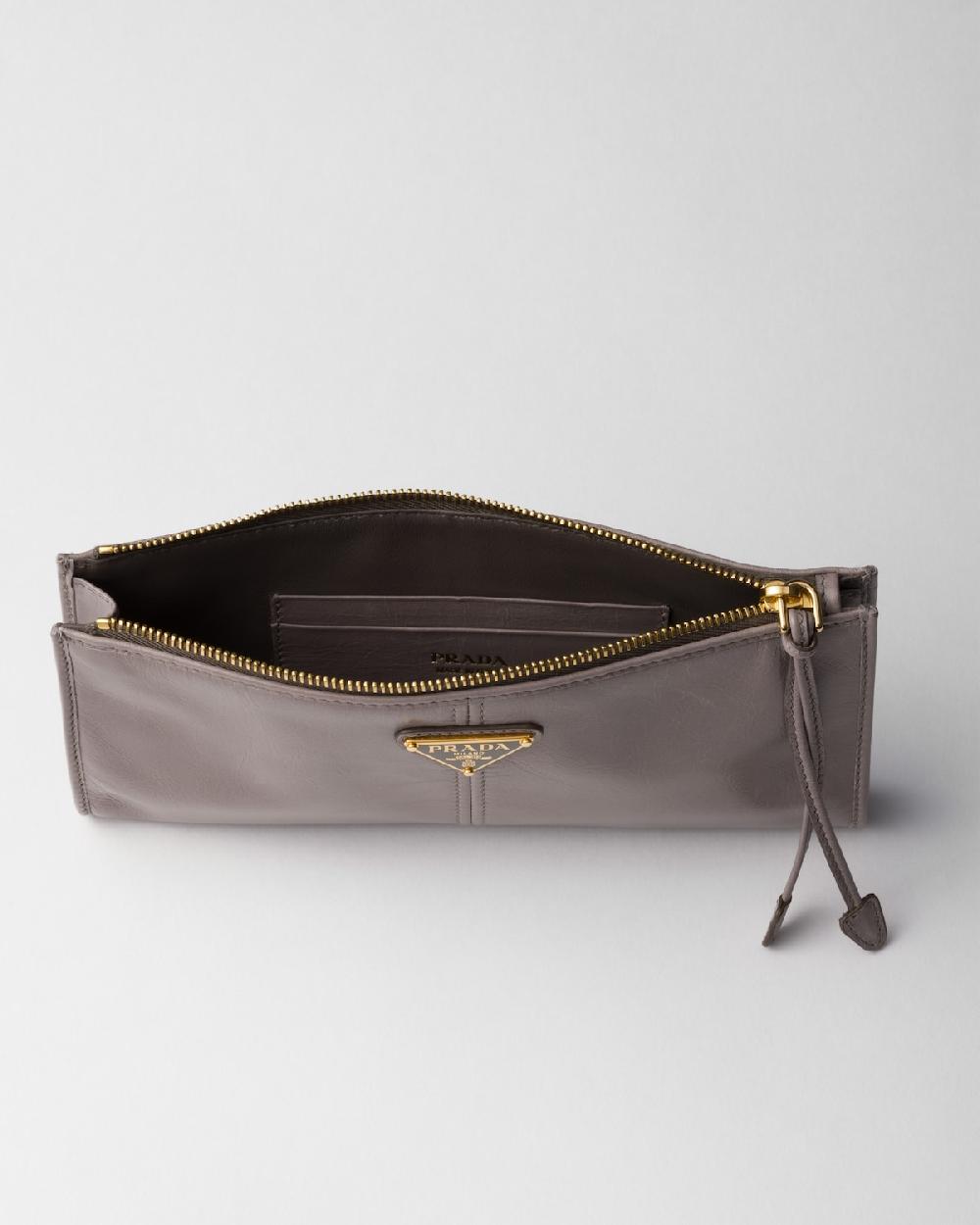 Prada Pouch de piel Envío gratis