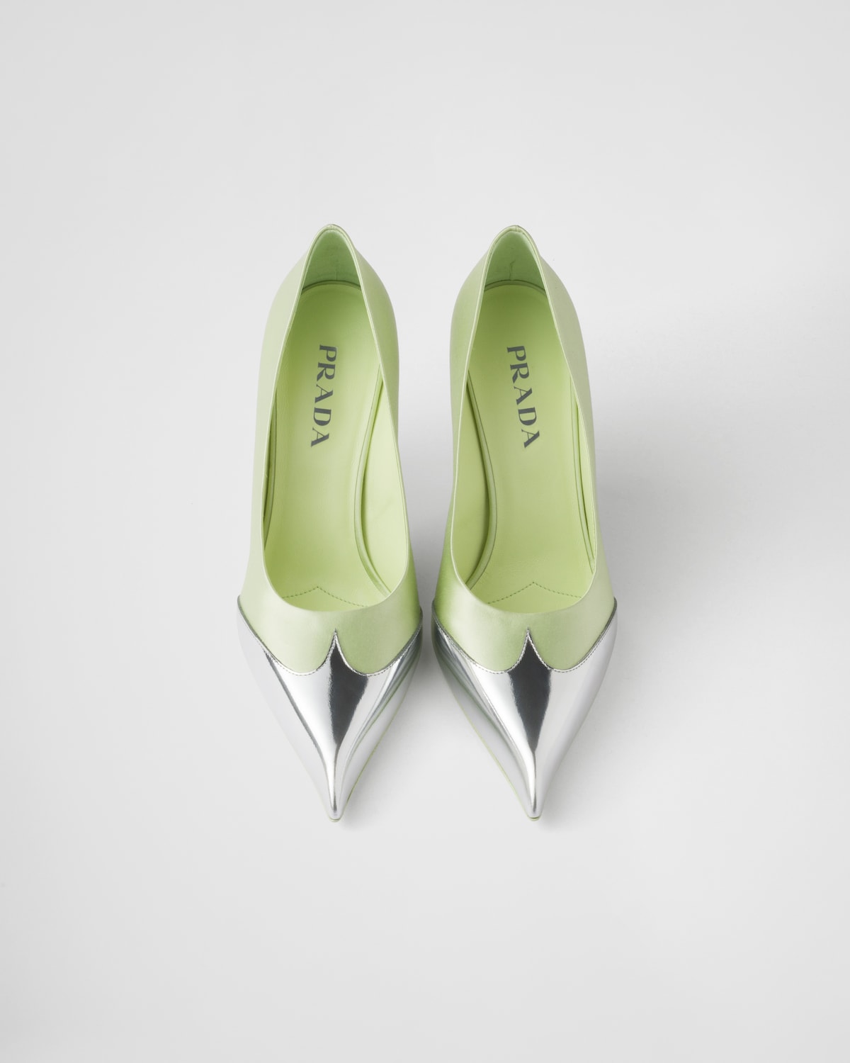 Prada Zapatos de tacón de satén y piel metalizada Oferta especial