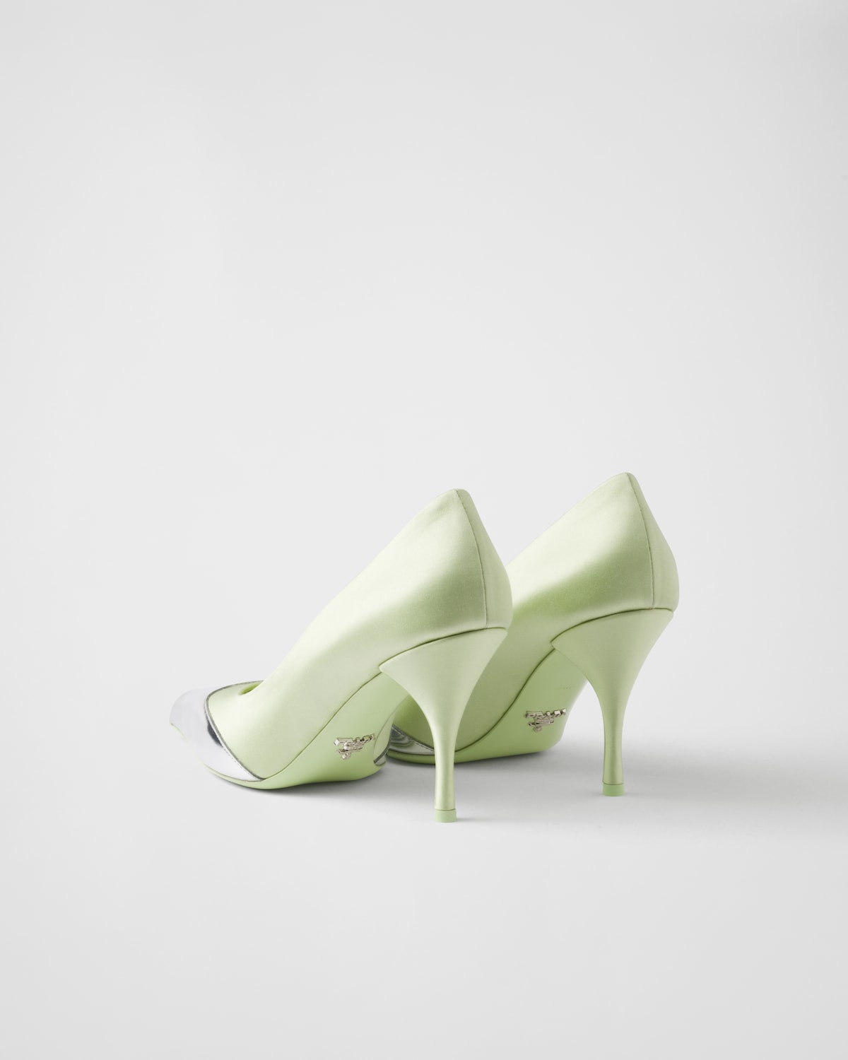 Prada Zapatos de tacón de satén y piel metalizada Oferta especial