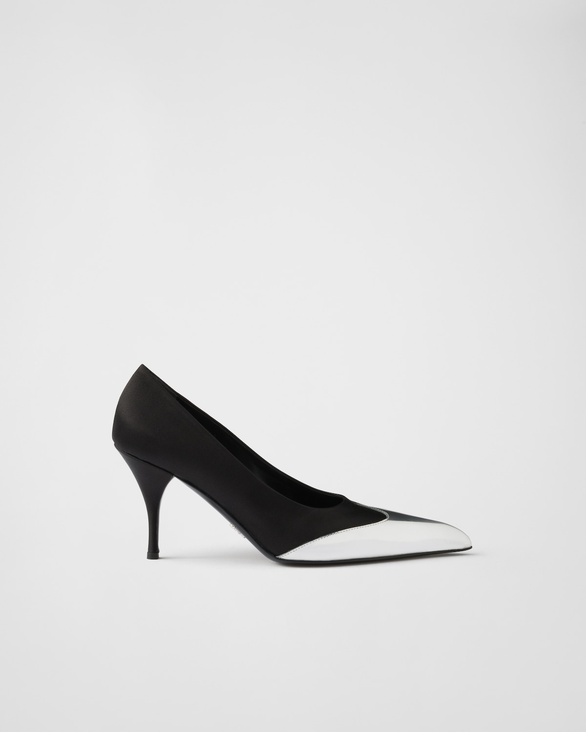 Prada Zapatos de tacón de satén y piel metalizada