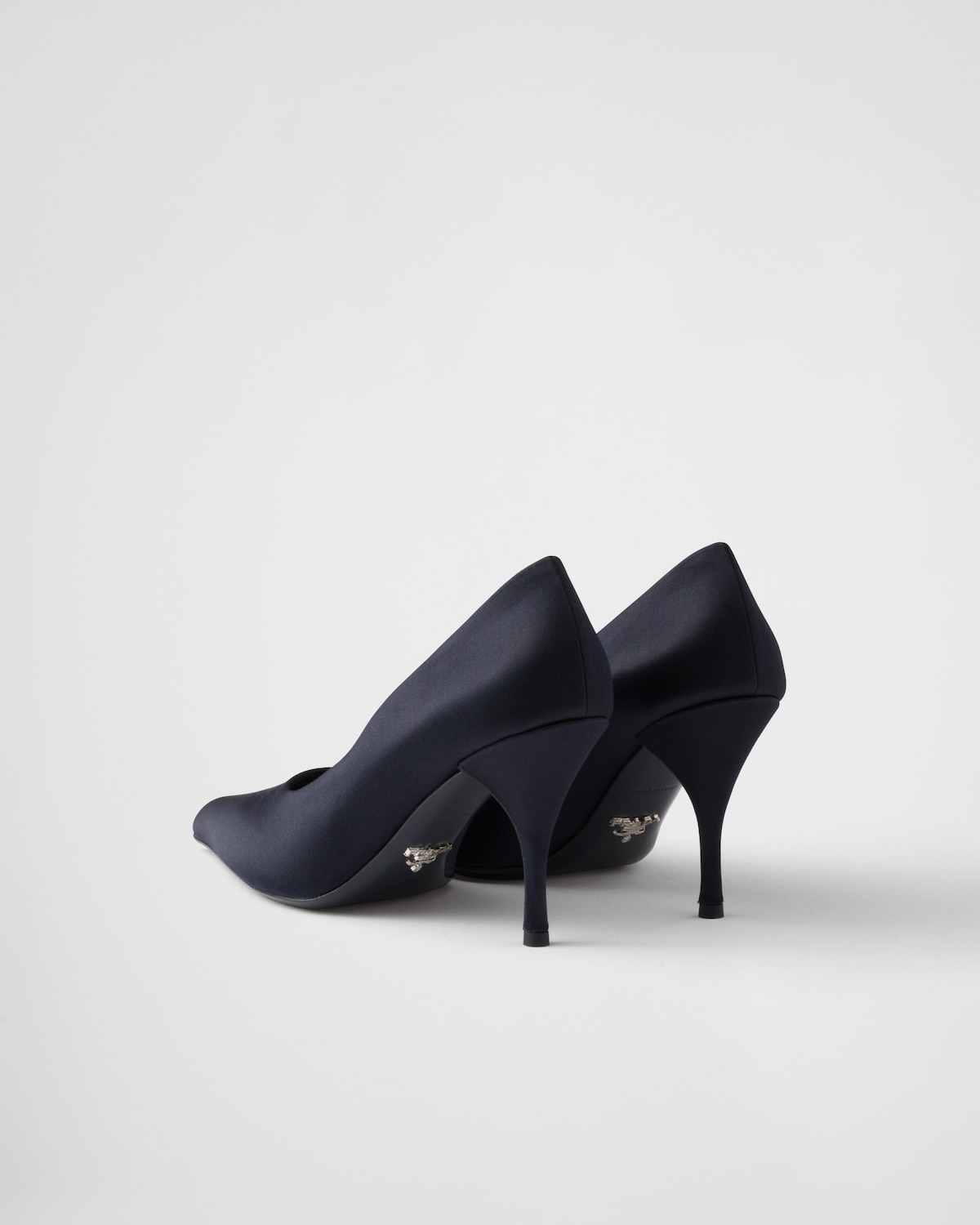 Prada Zapatos de salón de satén COMPRAR AHORA