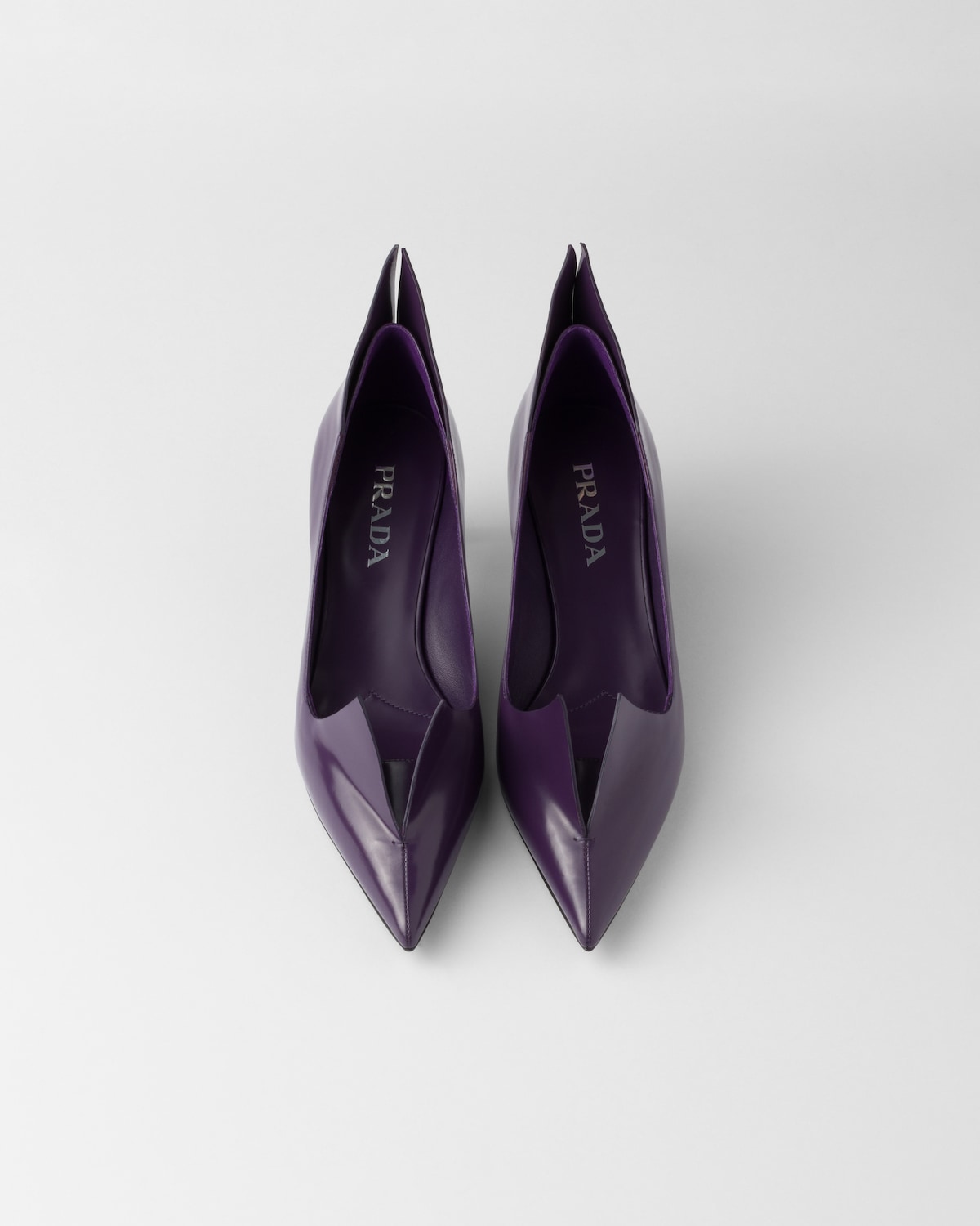 Prada Zapatos de tacón en piel cepillada Último día