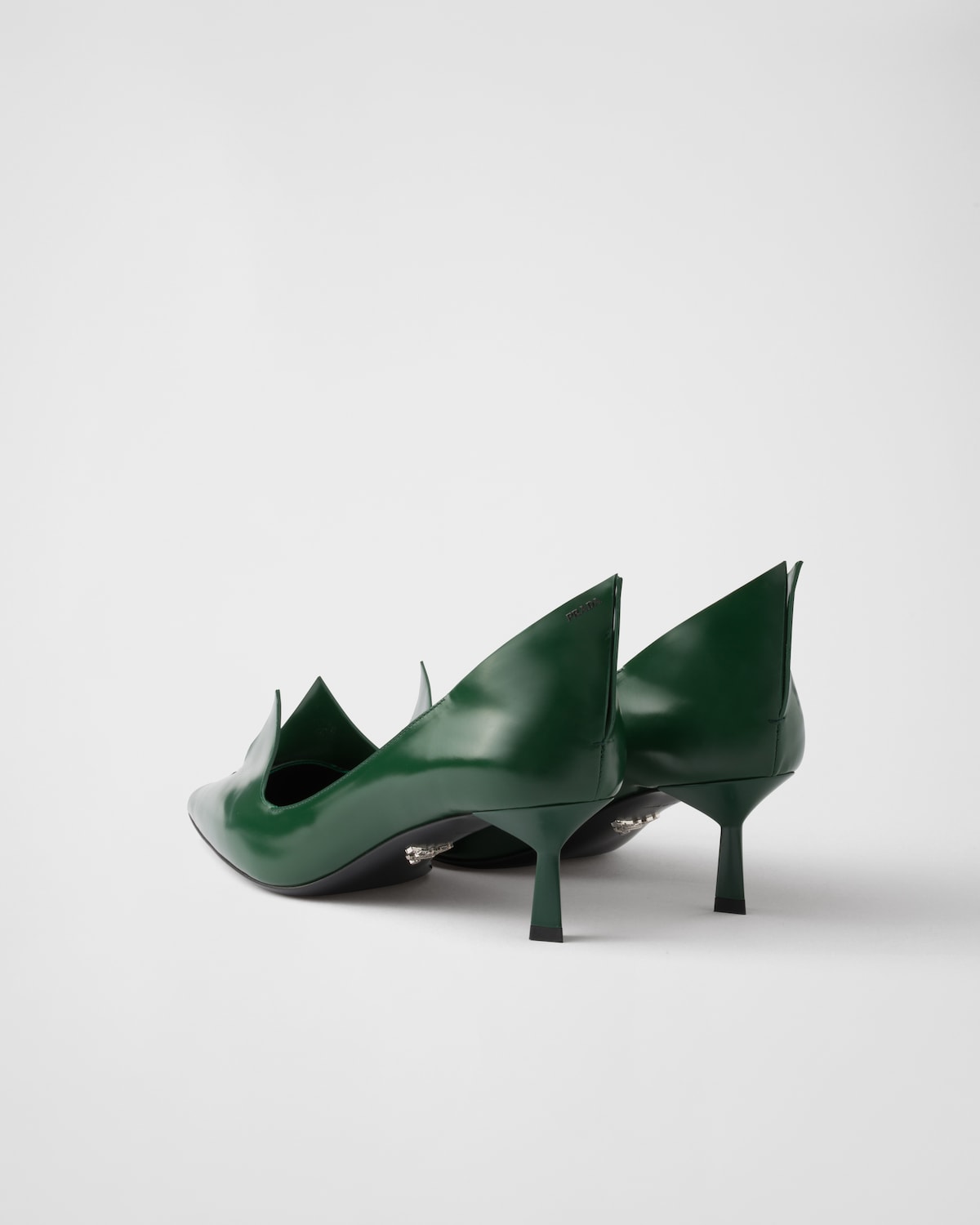 Prada Zapatos de tacón en piel cepillada Precio de fábrica