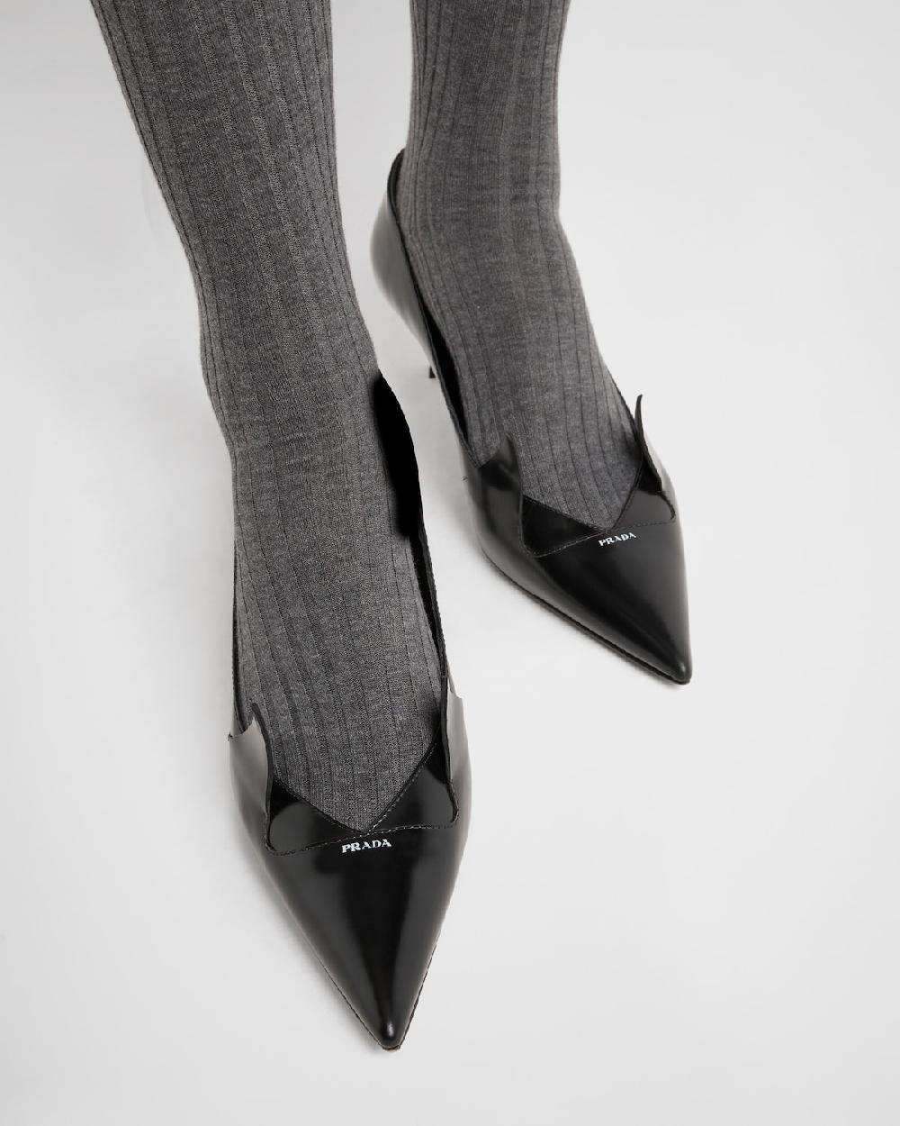 Prada Zapatos de tacón en piel cepillada en dos tonos Oferta especial de fábrica