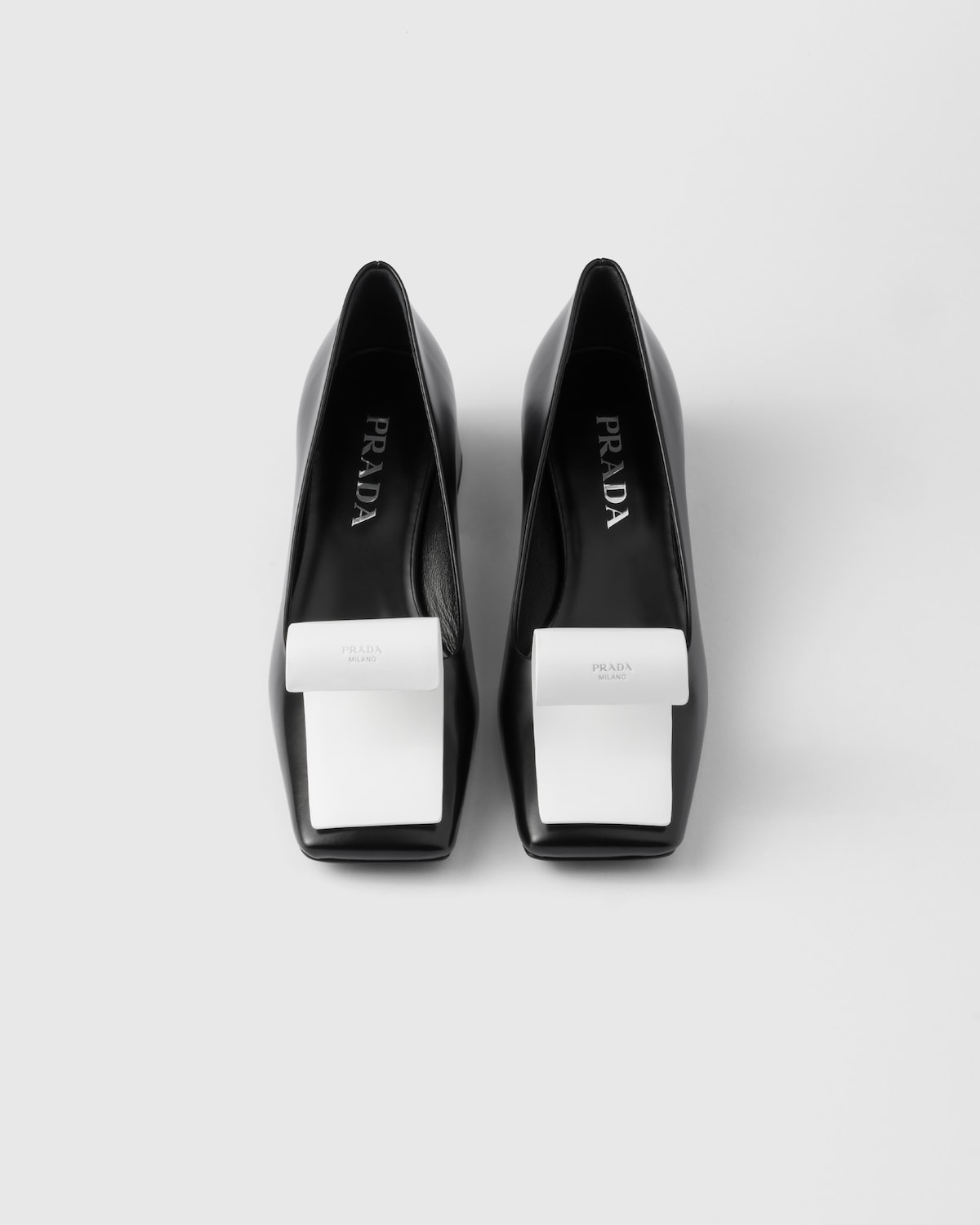 Prada Zapatos de tacón en piel cepillada en dos tonos Promoción trimestral