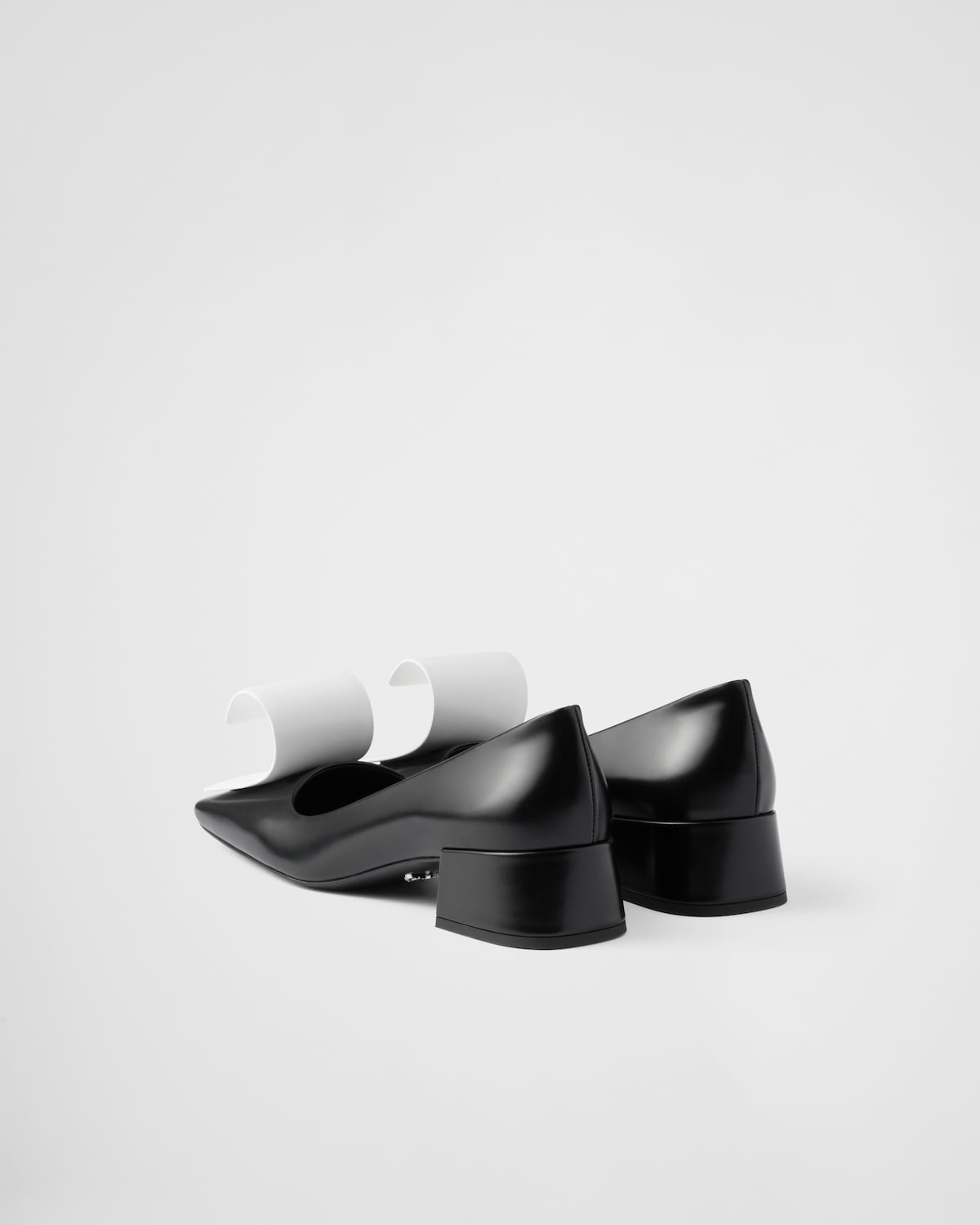 Prada Zapatos de tacón en piel cepillada en dos tonos Promoción trimestral