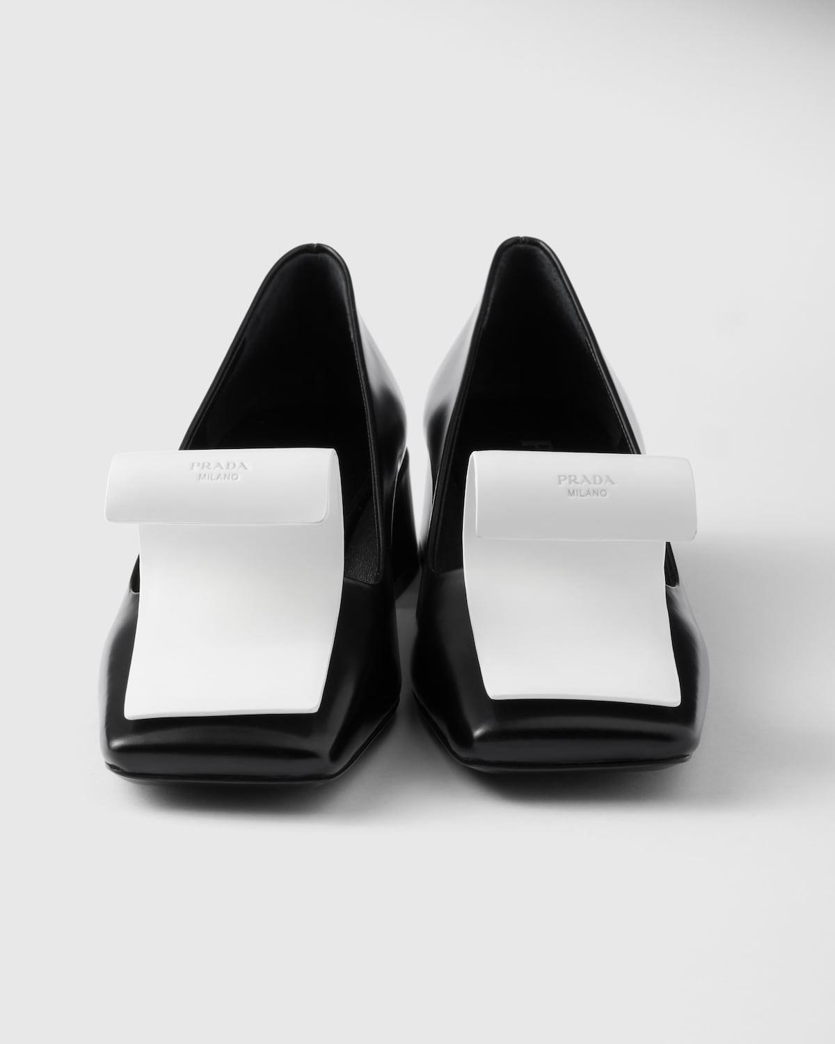 Prada Zapatos de tacón en piel cepillada en dos tonos Promoción trimestral