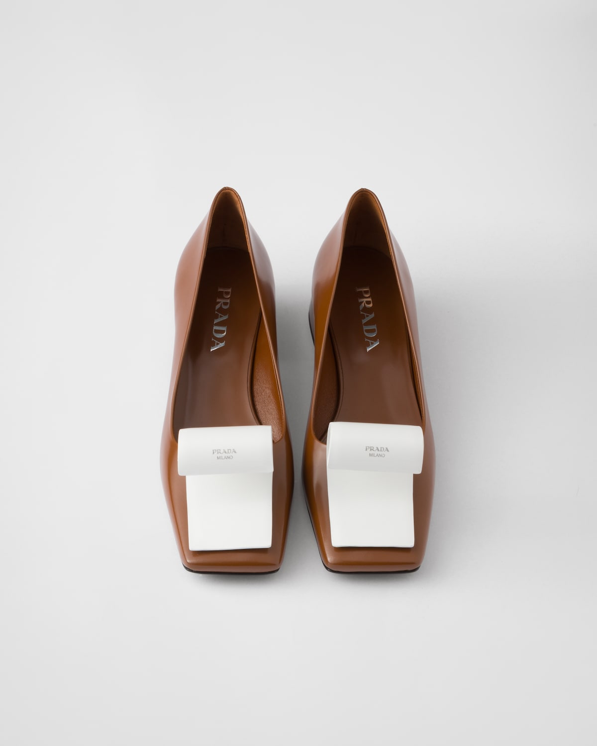 Prada Zapatos de tacón en piel cepillada en dos tonos Solo queda un día