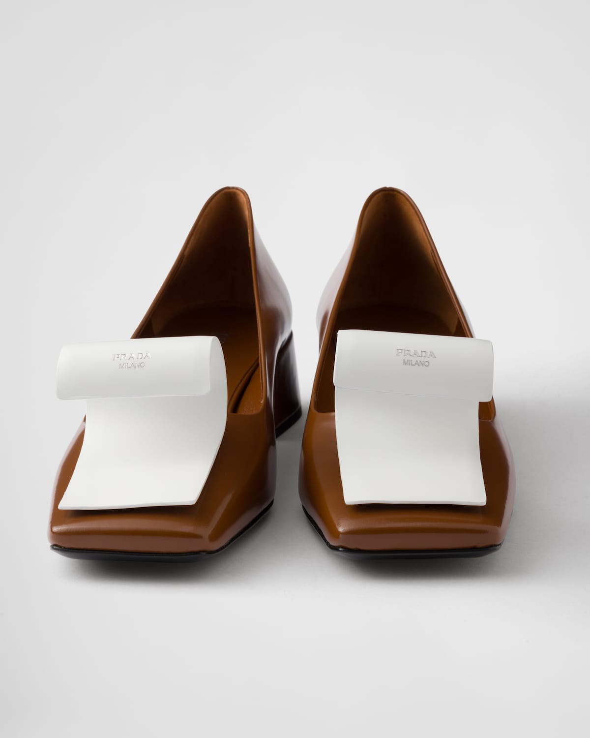 Prada Zapatos de tacón en piel cepillada en dos tonos Solo queda un día