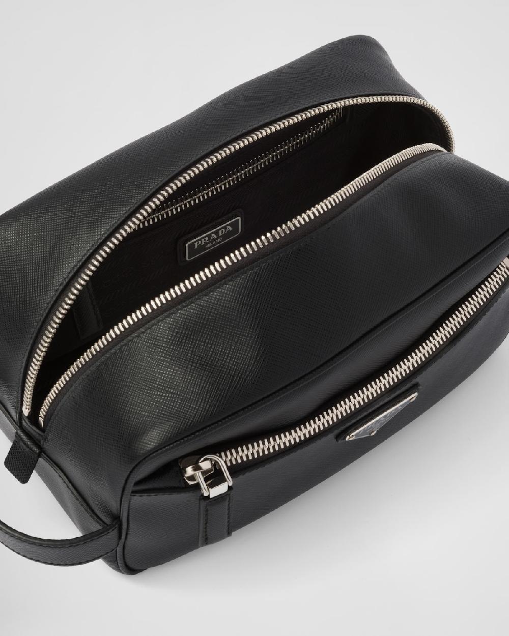 Prada Pouch de viaje en piel Saffiano Ofertas especiales