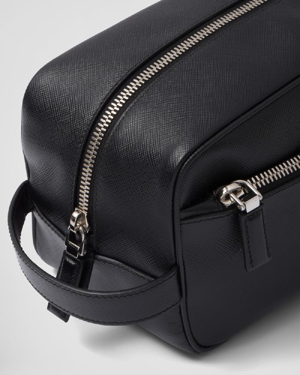Prada Pouch de viaje en piel Saffiano Ofertas especiales
