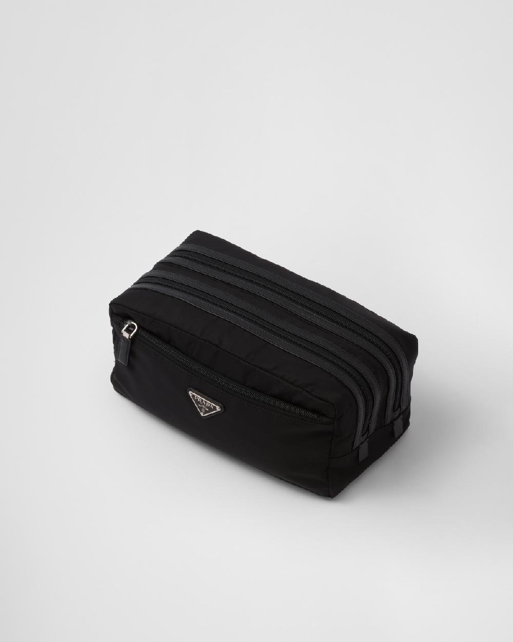 Prada Pouch de viaje de Re-Nylon y piel Saffiano