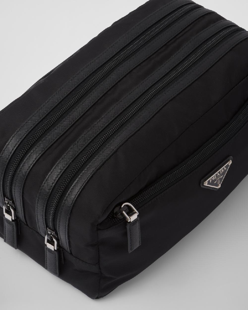 Prada Pouch de viaje de Re-Nylon y piel Saffiano Grandes ahorros