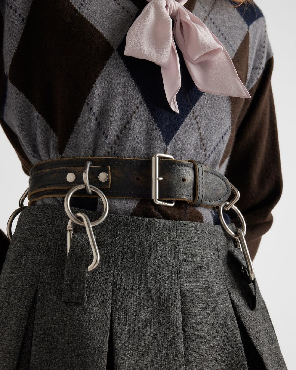 Prada Falda plisada con cinturón y pespuntes Oferta especial