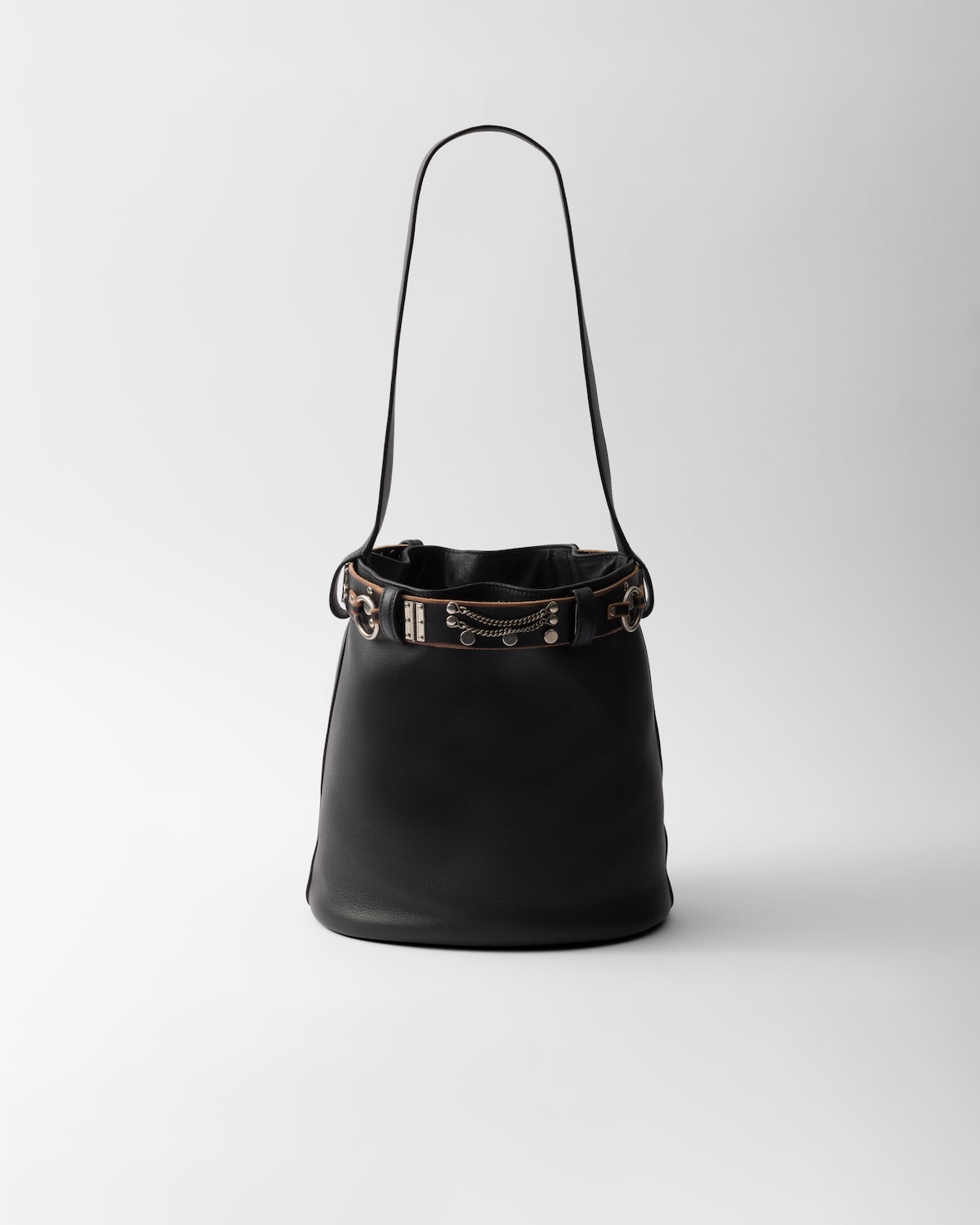 Prada Bolso saco Prada Buckle de piel con cinturón con tachuelas Rebajas de fin de temporada