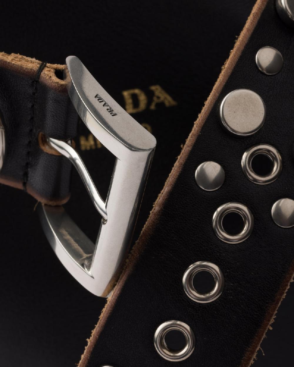 Prada Bolso saco Prada Buckle de piel con cinturón con tachuelas Rebajas de fin de temporada