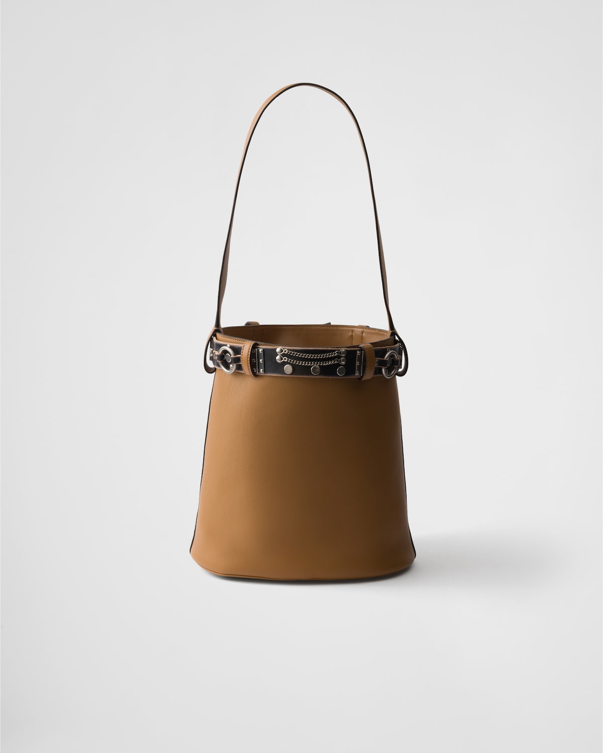 Prada Bolso saco Prada Buckle de piel con cinturón con tachuelas Precio ultrabajo