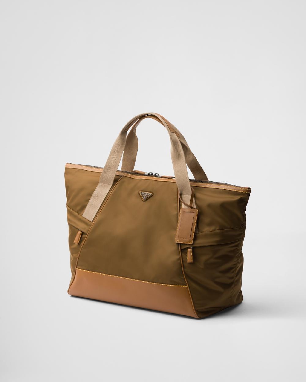 Prada Bolsa de viaje de Re-Nylon y piel 2025