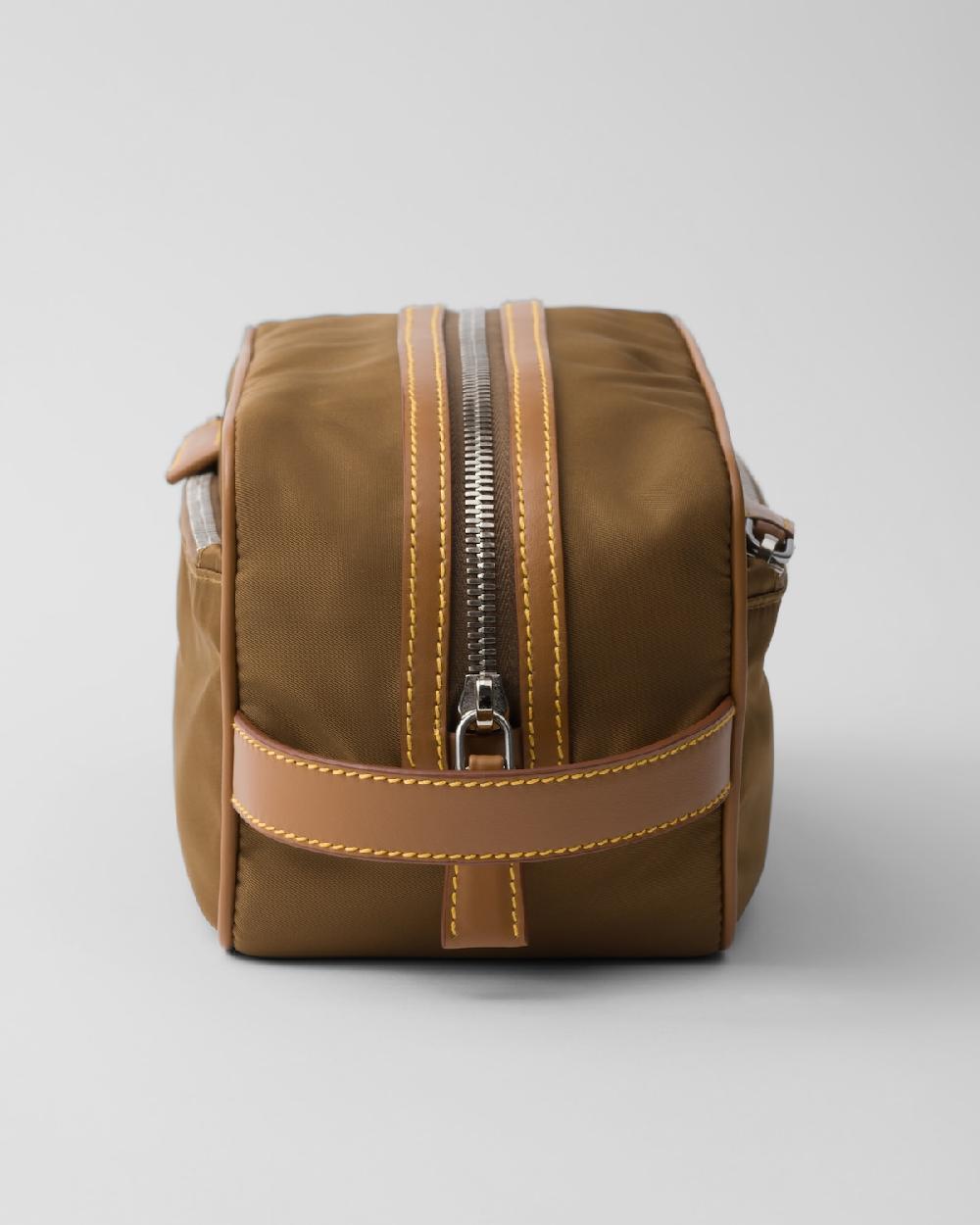 Prada Pouch de Re-Nylon y piel En línea