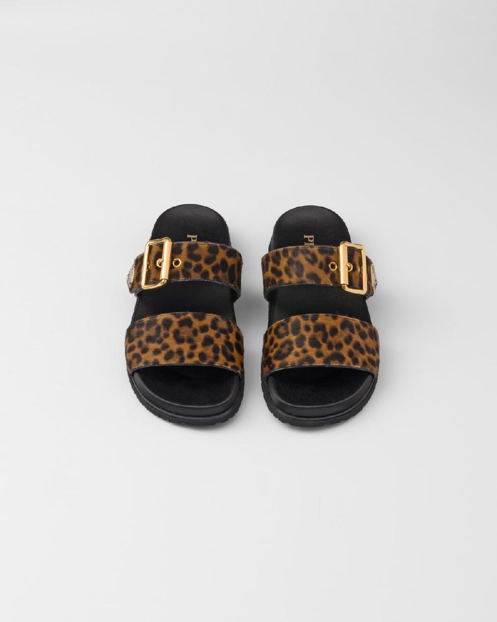 Prada Sandalias planas de piel estampada Envío gratis
