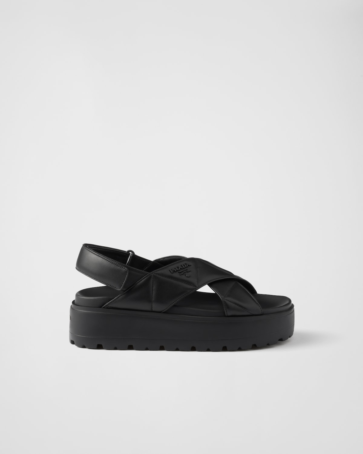 Prada Sandalias de plataforma plana de napa trenzada