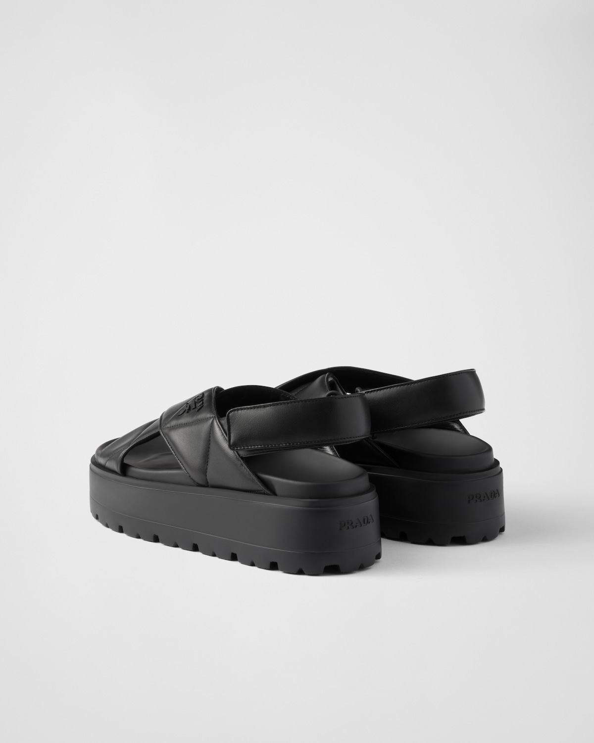 Prada Sandalias de plataforma plana de napa trenzada Últimos 3 días