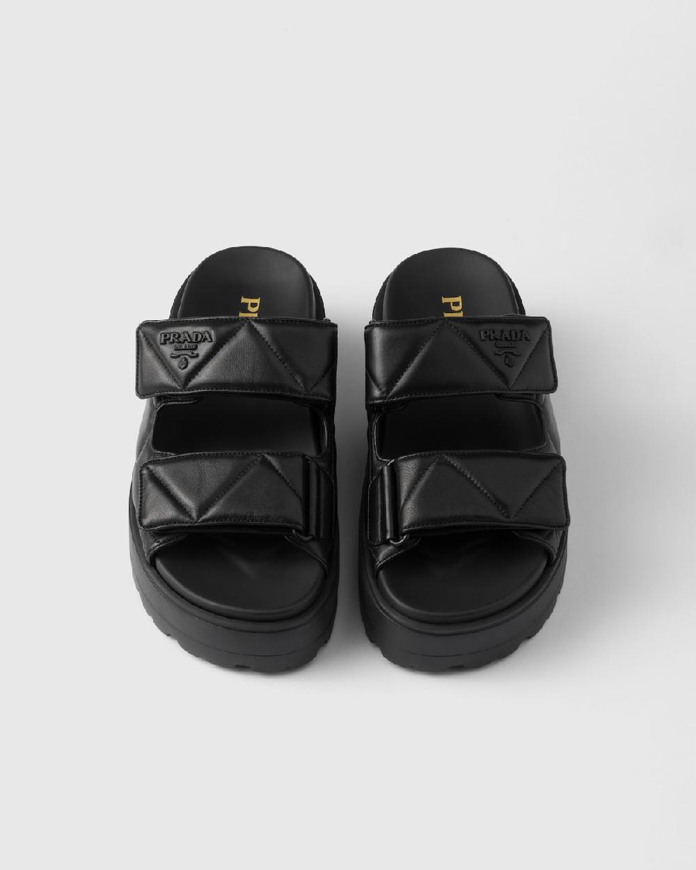 Prada Sandalias planas de napa acolchada COMPRAR AHORA