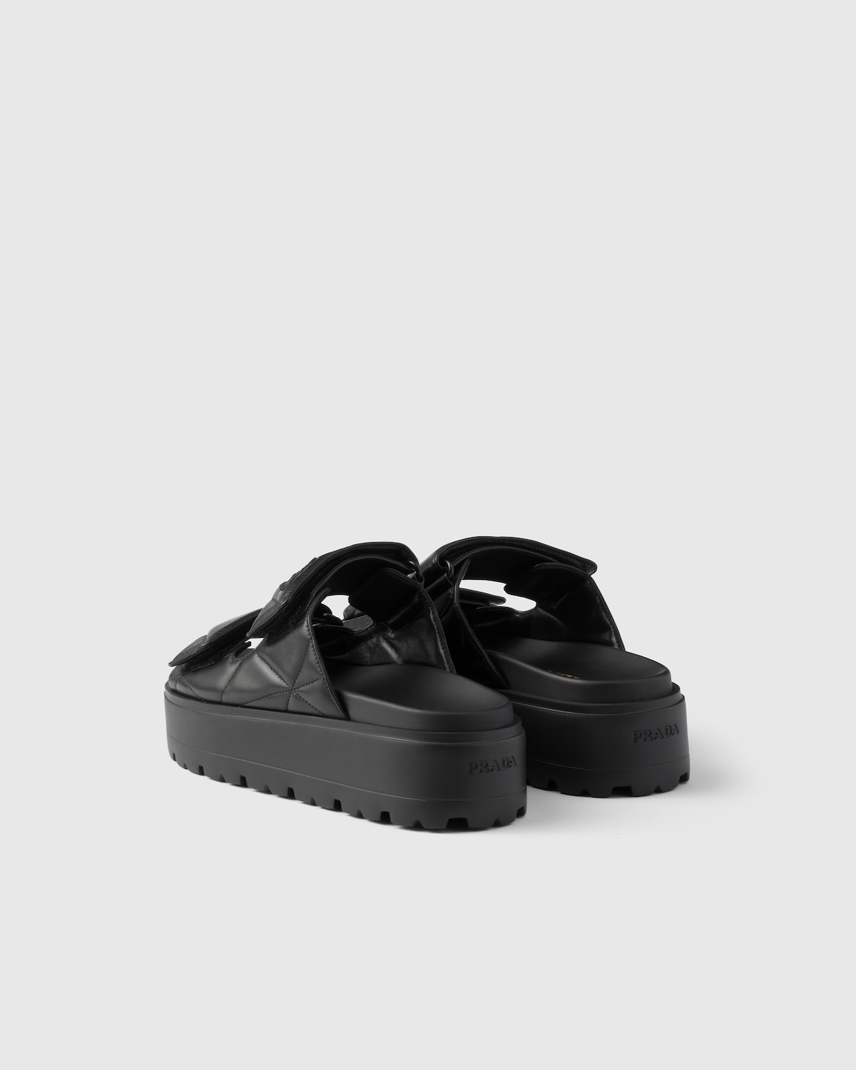 Prada Sandalias planas de napa acolchada COMPRAR AHORA
