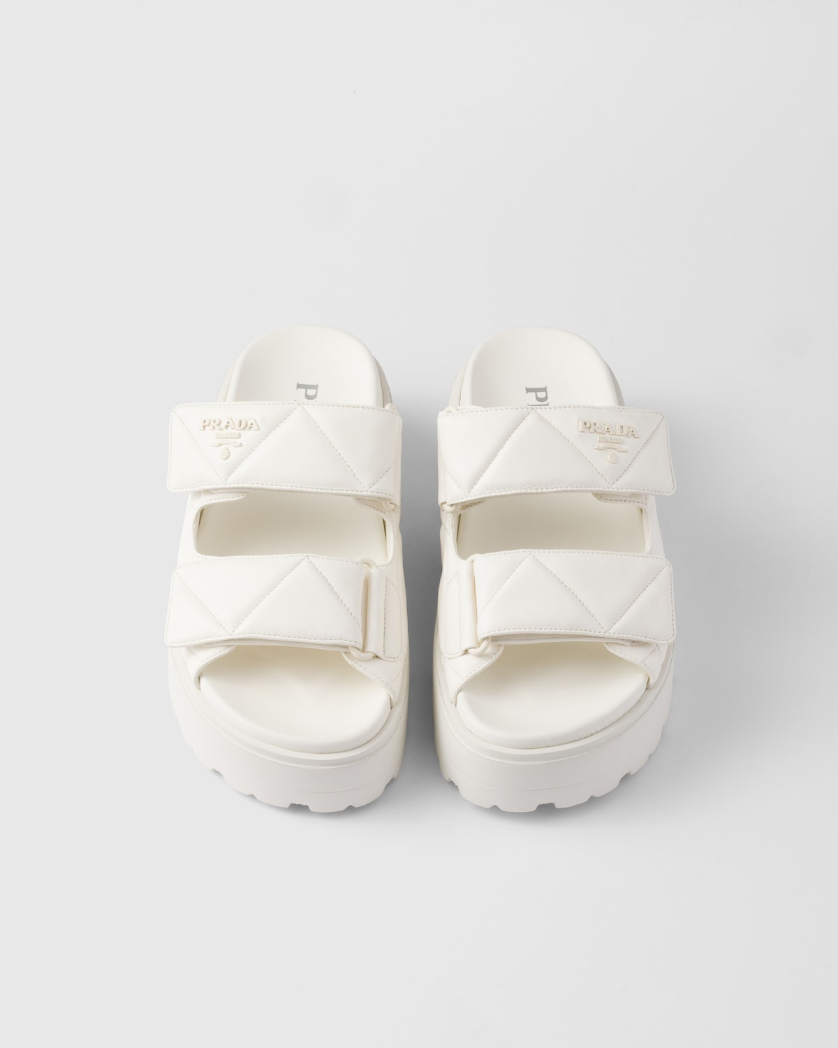 Prada Sandalias planas de napa acolchada Precio de fábrica
