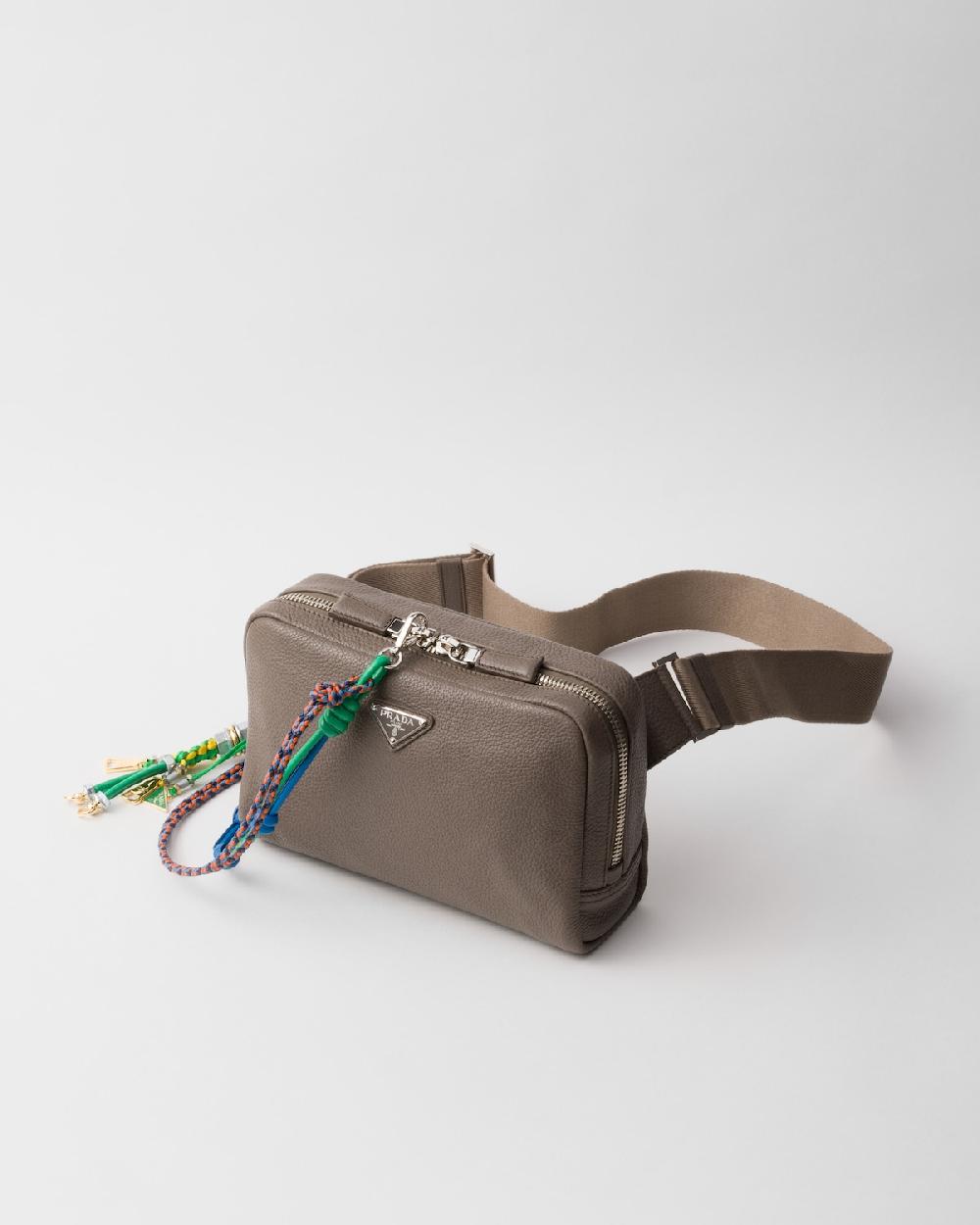 Prada Bolso bandolera de piel con colgante Devoluciones gratuitas
