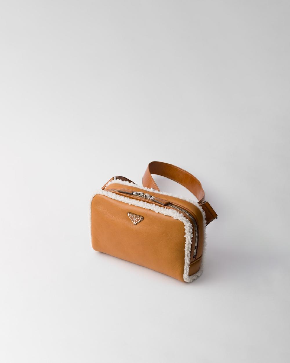 Prada Bolso bandolera con borreguillo Rebajas de fábrica