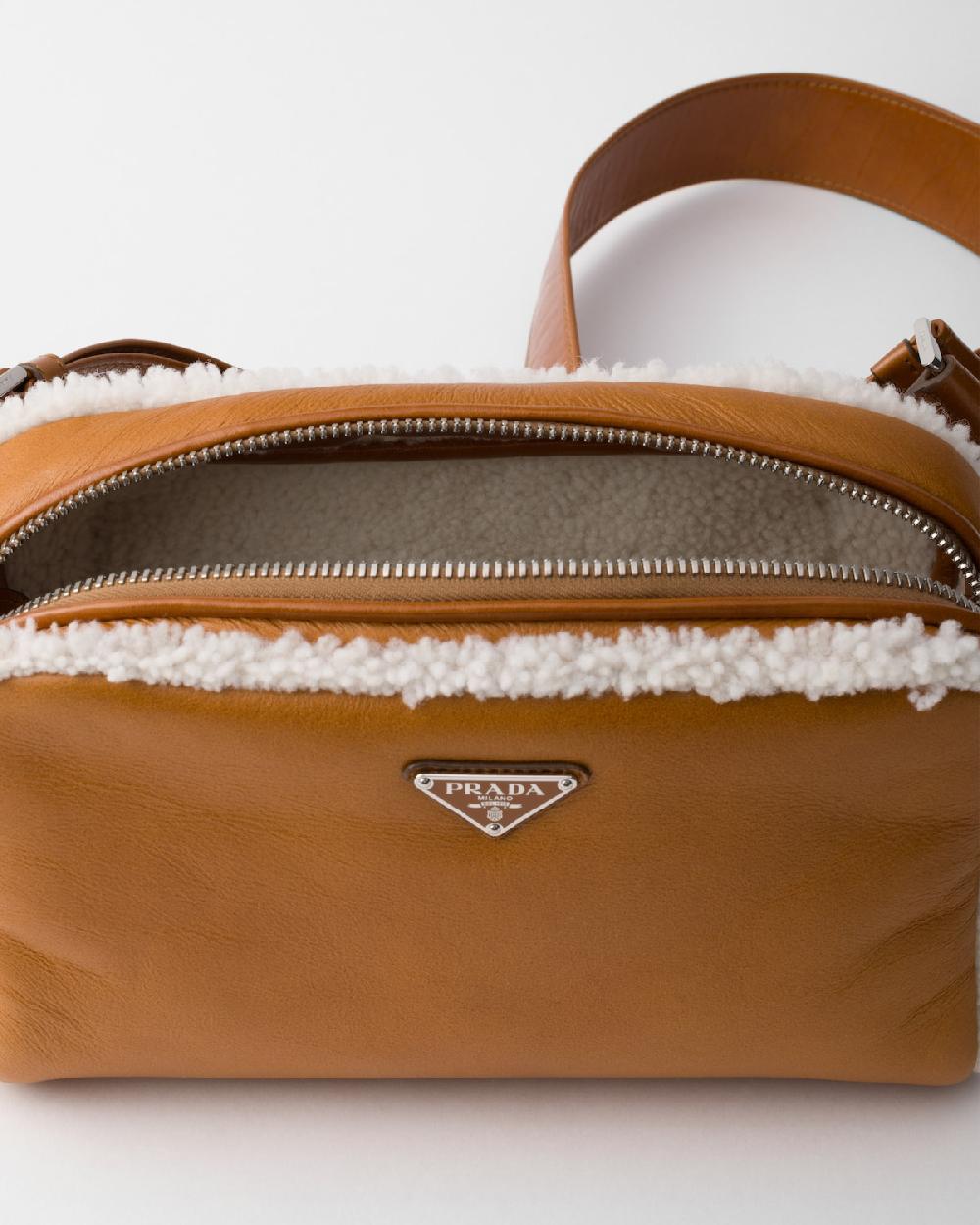 Prada Bolso bandolera con borreguillo Rebajas de fábrica