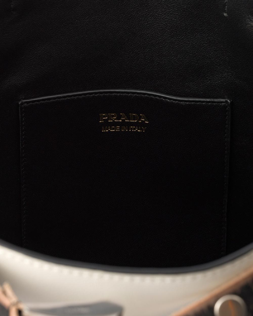 Prada Bolso saco Prada Buckle de piel con cinturón con tachuelas Mejor oferta