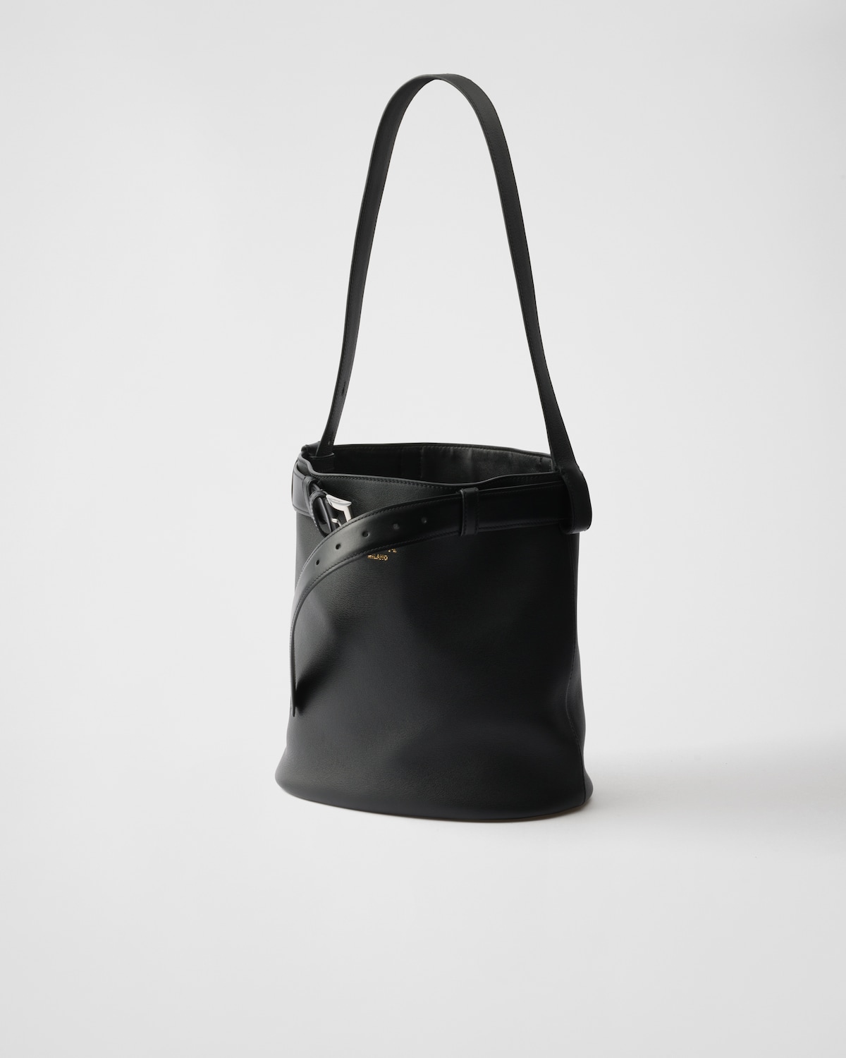 Prada Bolso saco Prada Buckle de piel con cinturón Envío gratis