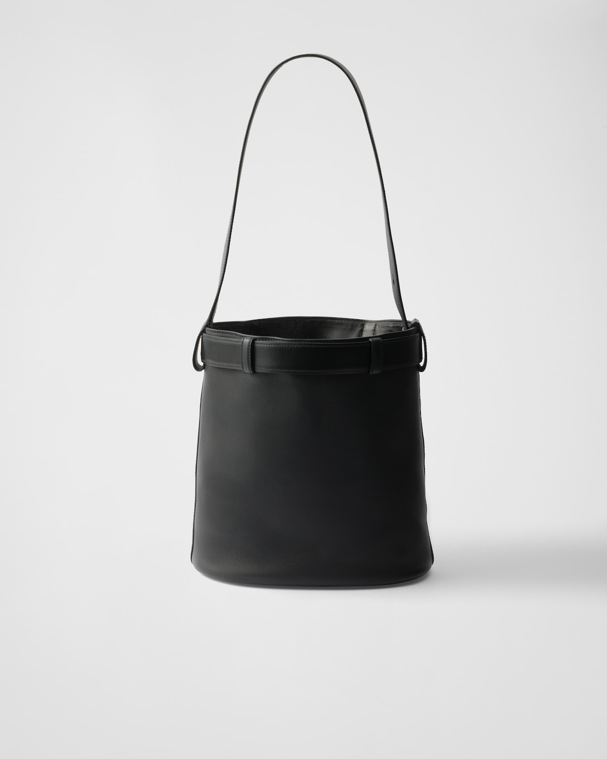 Prada Bolso saco Prada Buckle de piel con cinturón Envío gratis