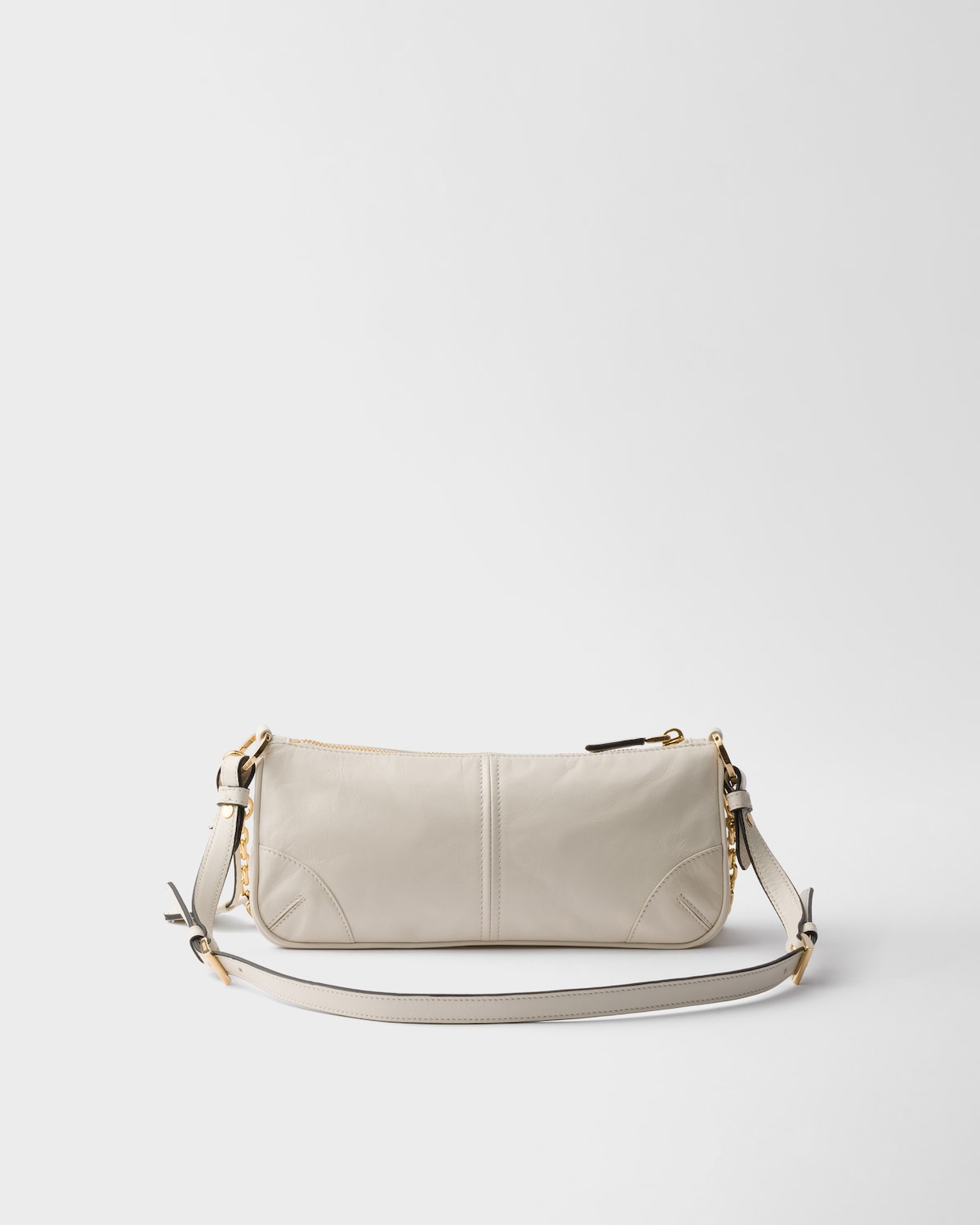 Prada Bolso bandolera mediano de piel Prada Re-Edition 2002 Solo queda un día