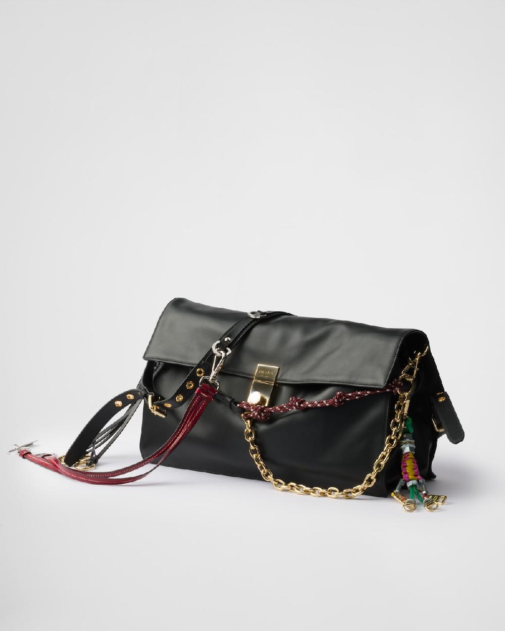 Prada Bolso bandolera Prada Soft Sound de piel con colgantes grande Tienda de fábrica