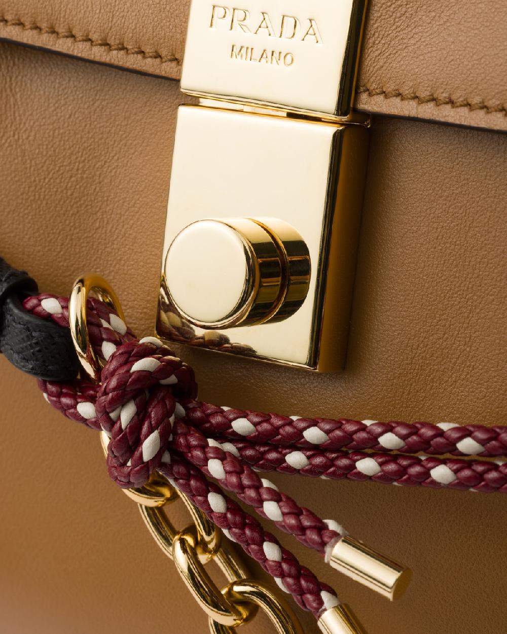 Prada Bolso bandolera Prada Soft Sound de piel con colgantes grande Limitado a 3 días