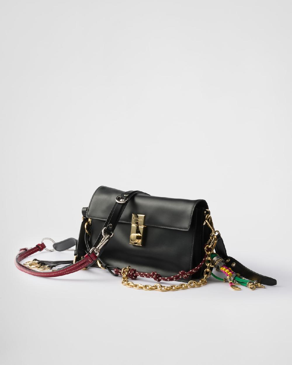 Prada Bolso bandolera Prada Soft Sound de piel con colgantes pequeño Ahorra y exporta