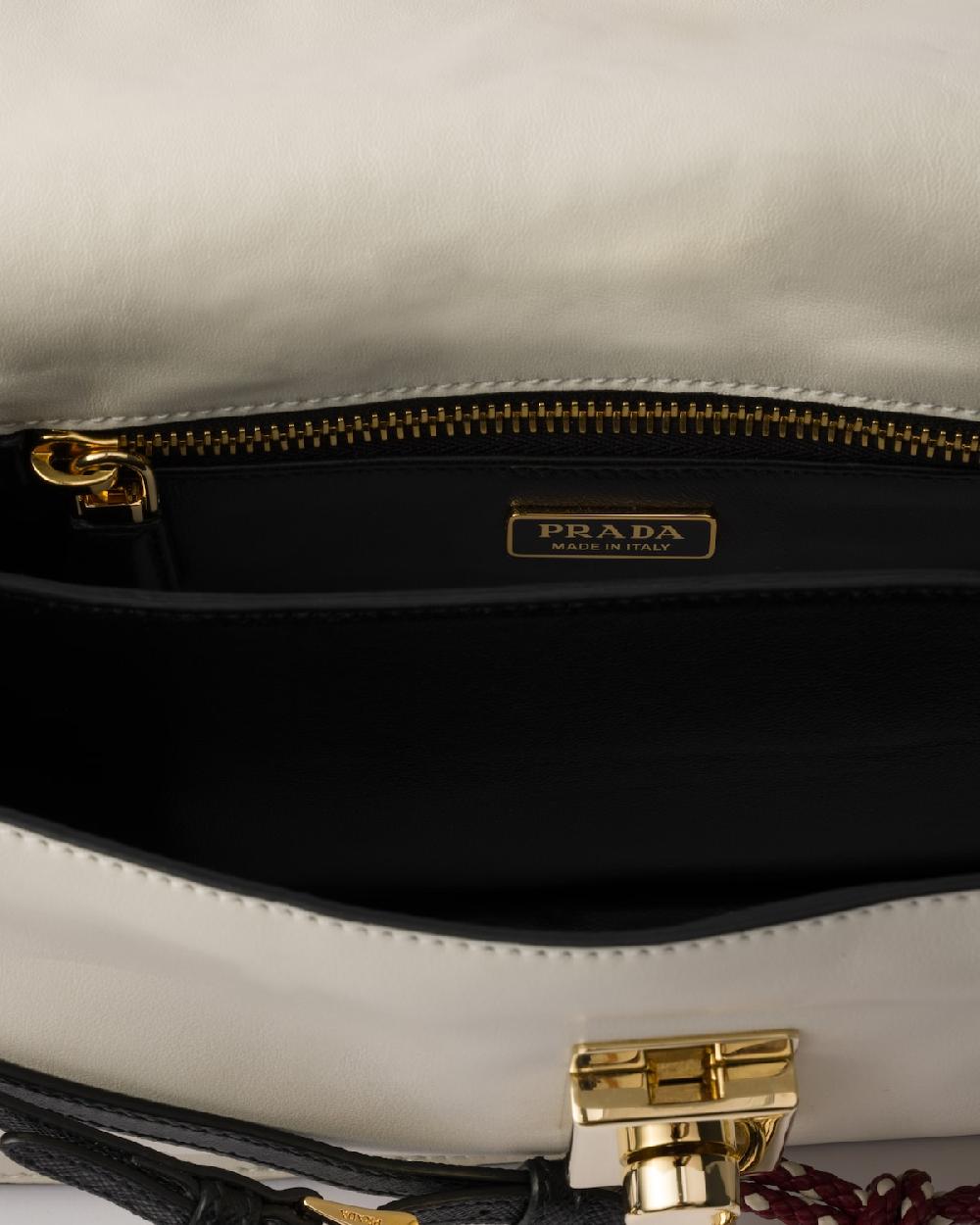 Prada Bolso bandolera Prada Soft Sound de piel con colgantes pequeño Precios de Black Friday
