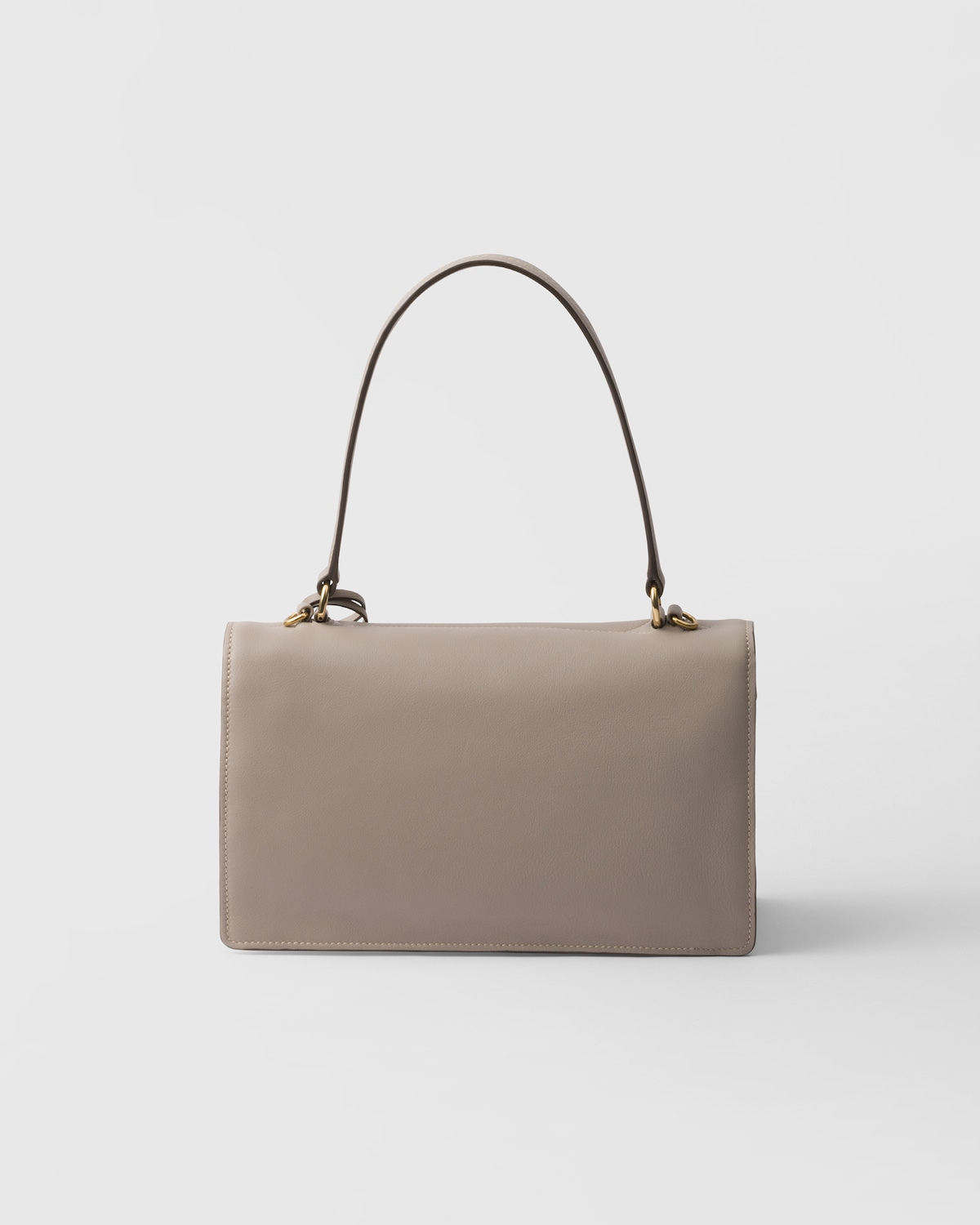 Prada Bolso bandolera Prada Soft Sound de piel mediano Libre de impuestos
