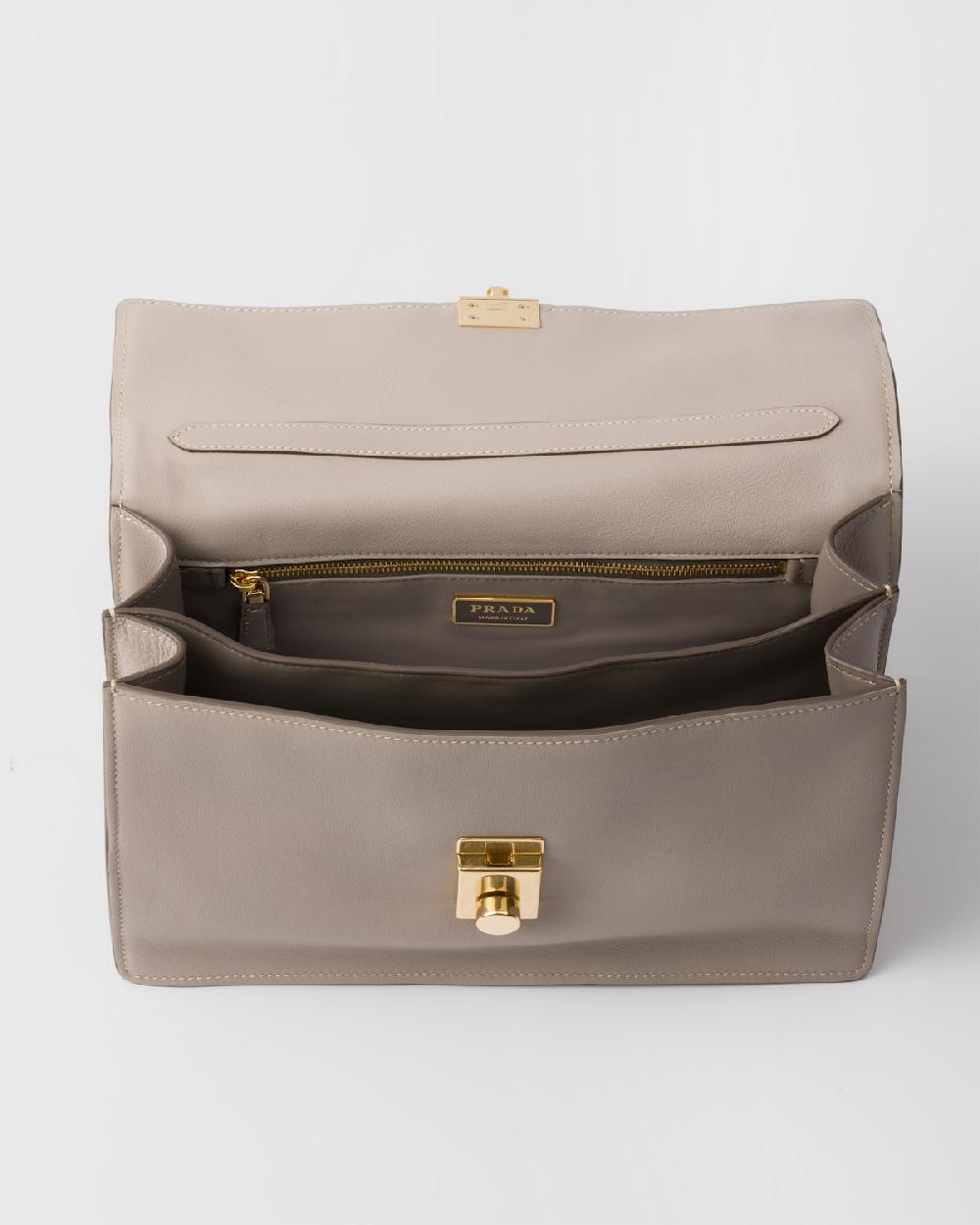 Prada Bolso bandolera Prada Soft Sound de piel mediano Libre de impuestos