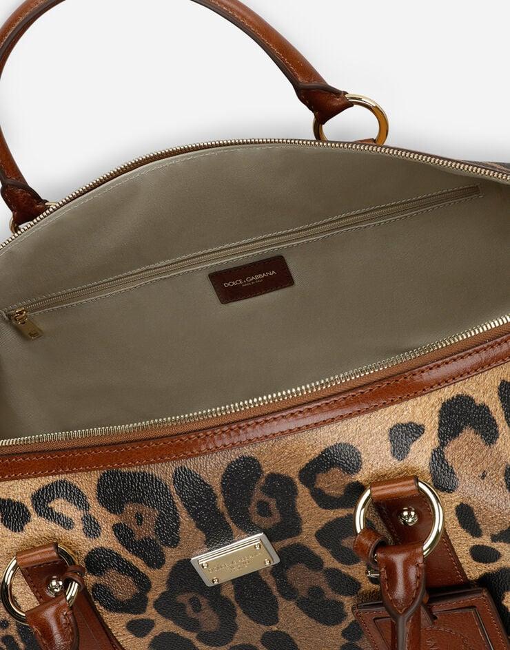 Dolce & Gabbana Bolsa de viaje mediana en crespo estampado leopardo con placa con logotipo Últimos 3 días