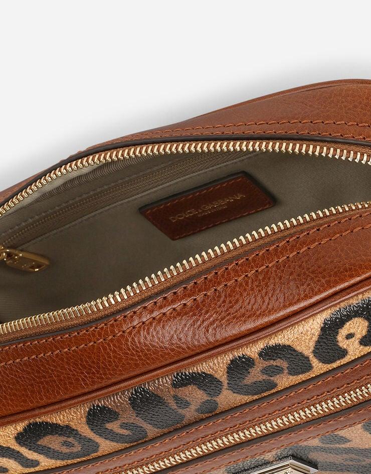 Dolce & Gabbana Bolso de bandolera mediano en crespo estampado leopardo con placa con logotipo Oferta especial de fábrica