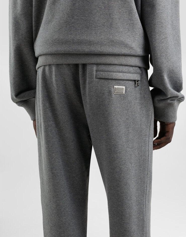 Dolce & Gabbana Pantalones de chándal en punto elástico con placa Últimos 3 días