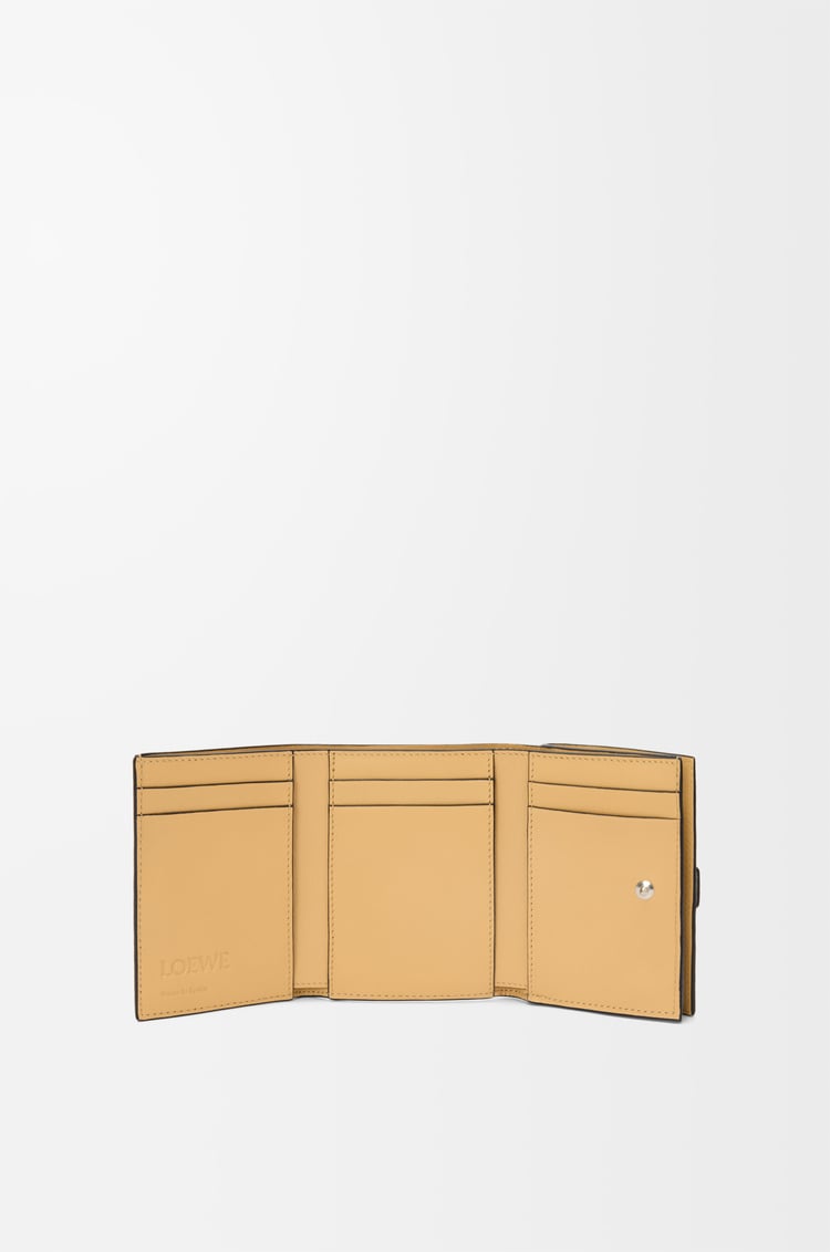 Loewe Trifold wallet in soft grained calfskin 6 Colours En oferta