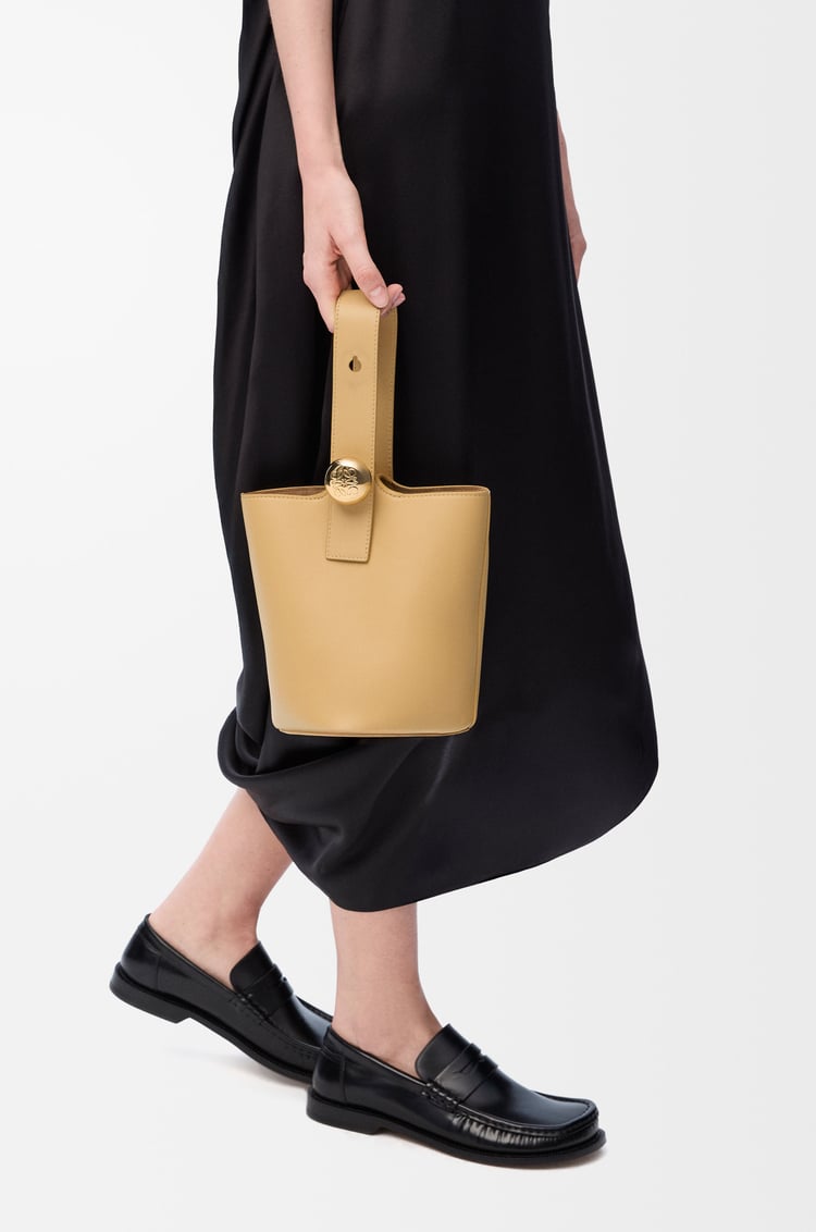 Loewe Mini Pebble bucket in smooth calfskin 11 Colours Rebajas