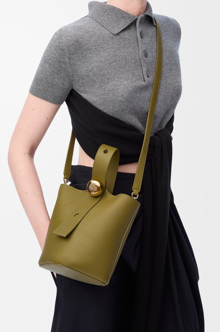 Loewe Mini Pebble bucket in smooth calfskin 11 Colours Oferta exclusiva